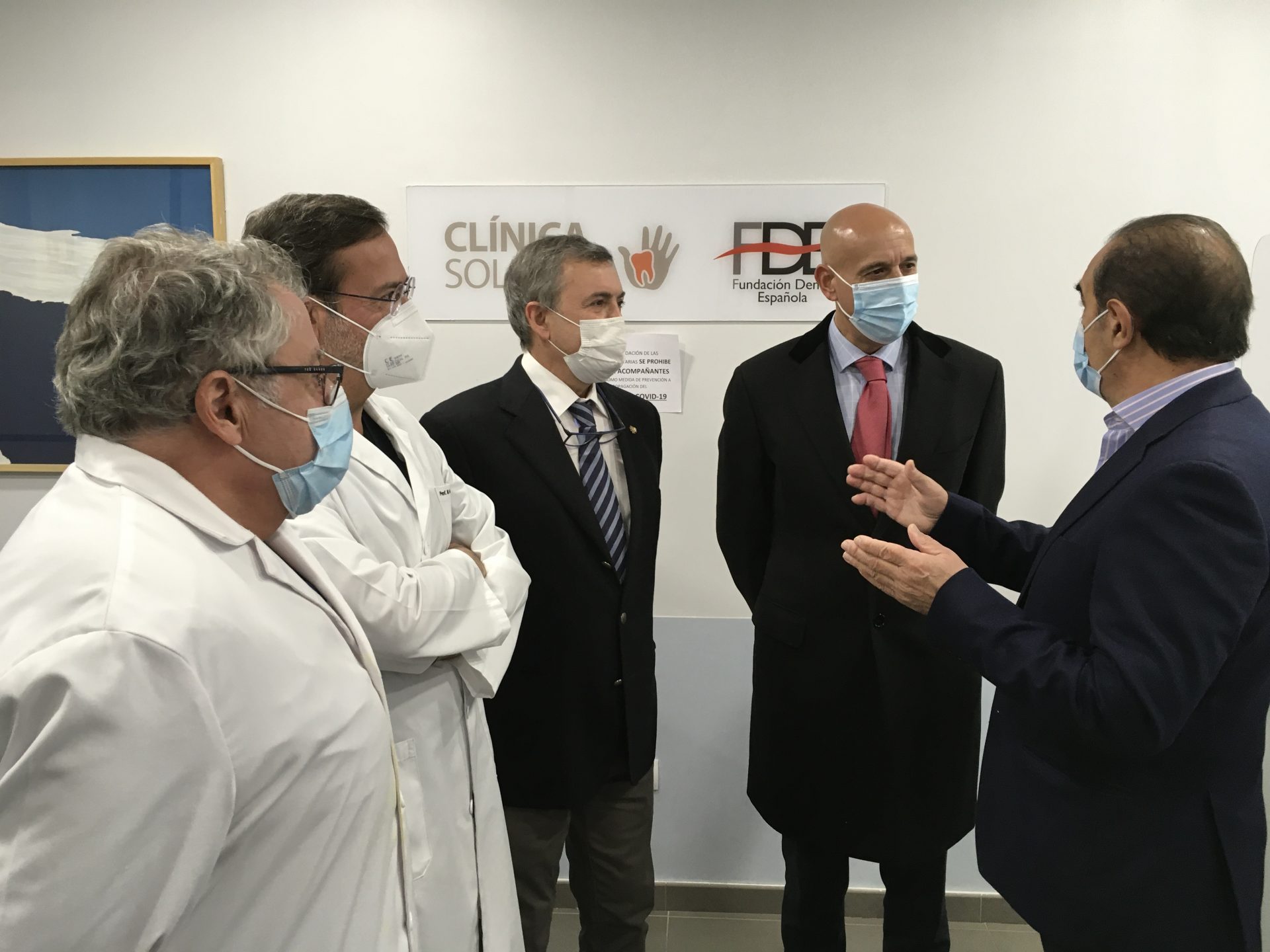 El alcalde de León visita las instalaciones de la Clínica Solidaria leonesa, decana en España